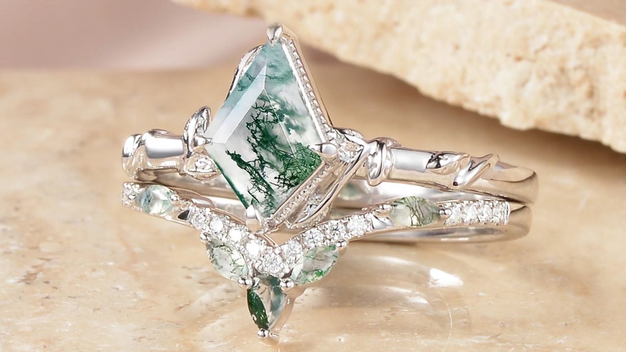 Moss Agate in Modern Jewelry: A Trend Worth Exploring